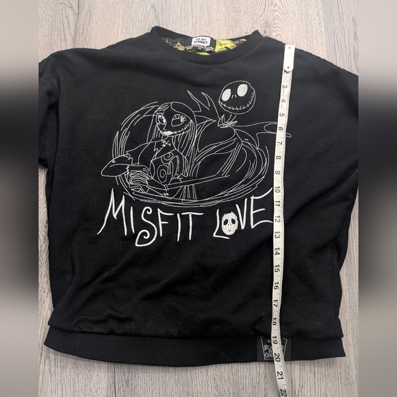 OH MY DISNEY! Nightmare Before Christmas Reversible crewneck Size XS Goth Unisex - Picture 9 of 10